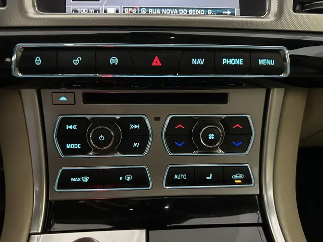 Jaguar XF Sportbrake 3.0 D V6 Premium Luxury 14