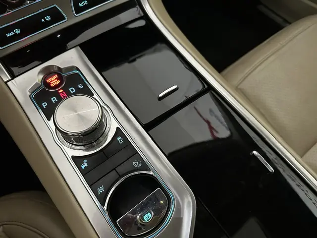 Jaguar XF Sportbrake 3.0 D V6 Premium Luxury 13