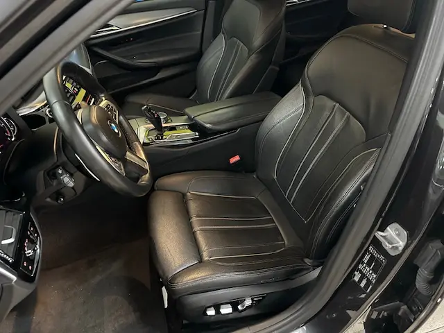 BMW 520 d Pack M Auto 10