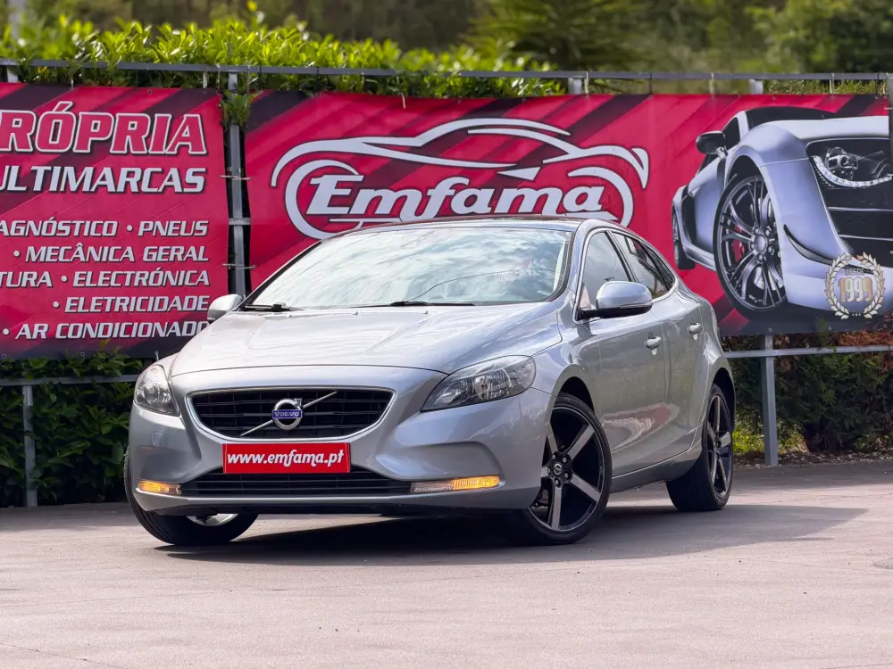 Volvo V40 1.6 D2 Kinetic Eco - Motor 1.6 Diesel - Cor Cinzento Metalizado em Aveiro