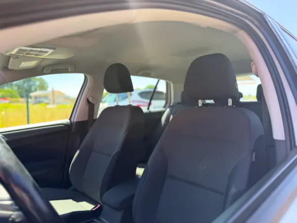 Volkswagen Golf 1.6 TDI Confortline 14
