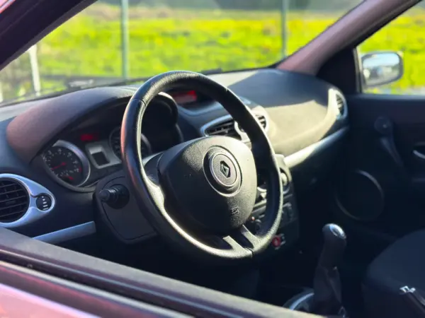 Renault Clio 1.2 16V Confort 2