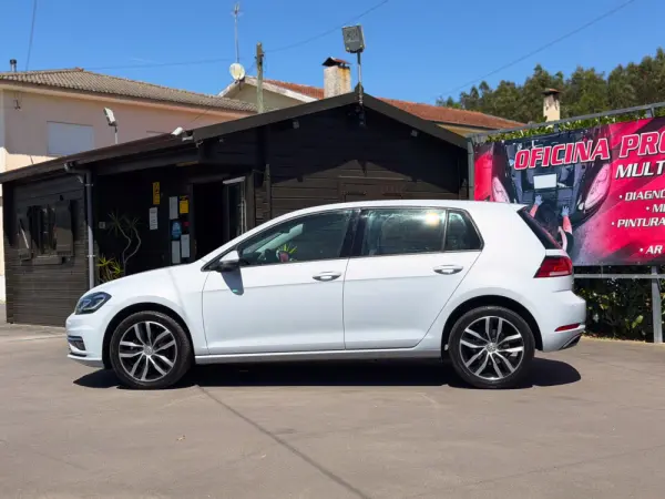 Volkswagen Golf 1.6 TDI Confortline 6