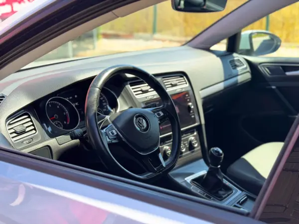 Volkswagen Golf 1.6 TDI Confortline 2