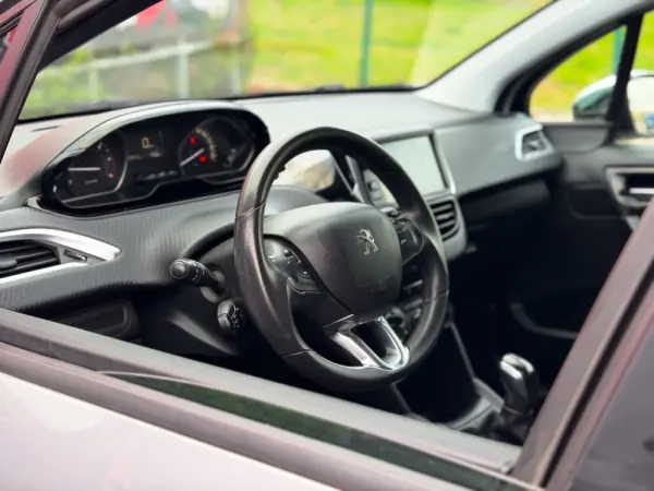 Peugeot 208 1.6 BlueHDi Style 2