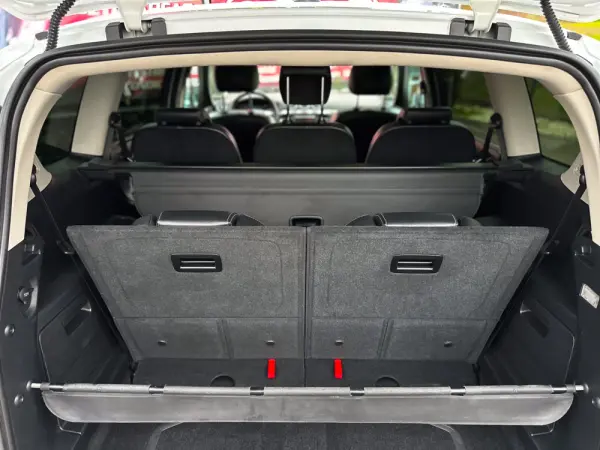 Ford S-Max 2.0 TDCi Titanium 7L 11