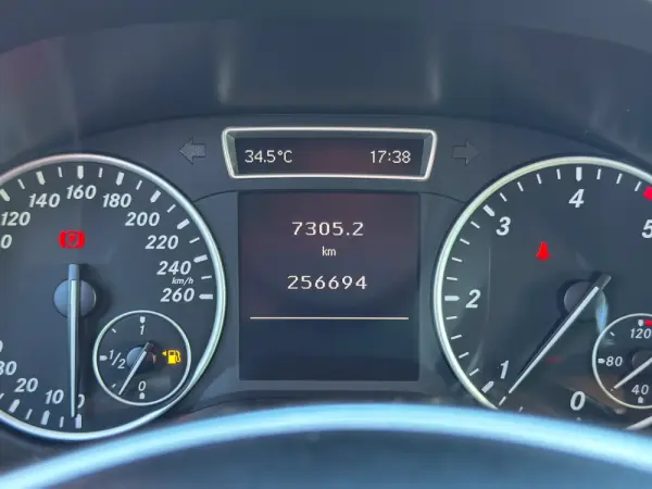 Mercedes-Benz A 180 CDi BlueEfficiency 15