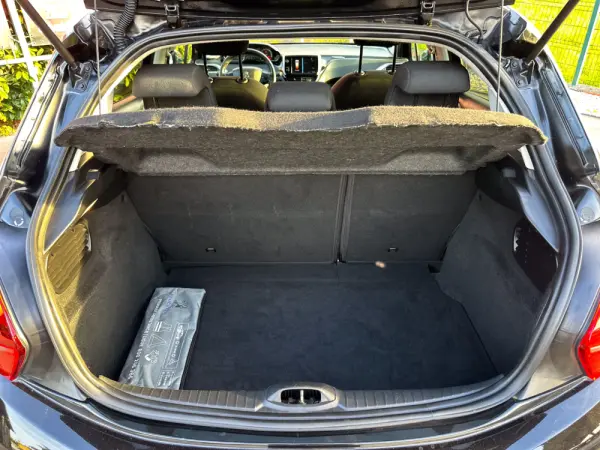 Peugeot 208 1.6 BlueHDi Style 12