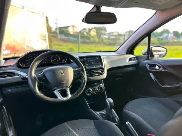 Peugeot 208 1.6 BlueHDi Style 13
