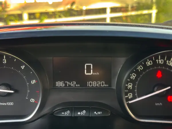 Peugeot 208 1.6 BlueHDi Style 16