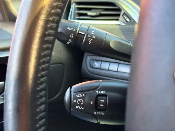 Peugeot 208 1.6 BlueHDi Style 18