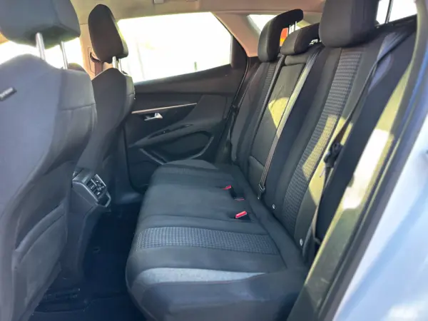 Peugeot 3008 1.5 BlueHDi Allure EAT8 14