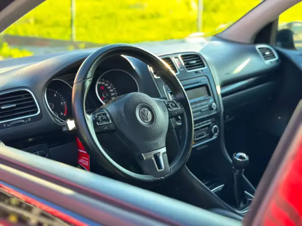 Volkswagen Golf 1.6 TDi Confortline 2
