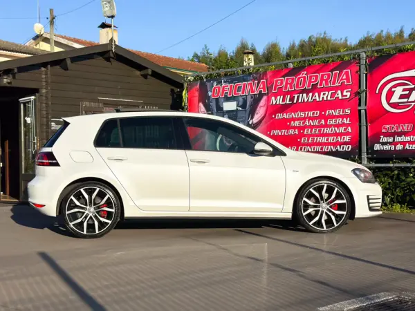 Volkswagen Golf 2.0 TDi GTD 11