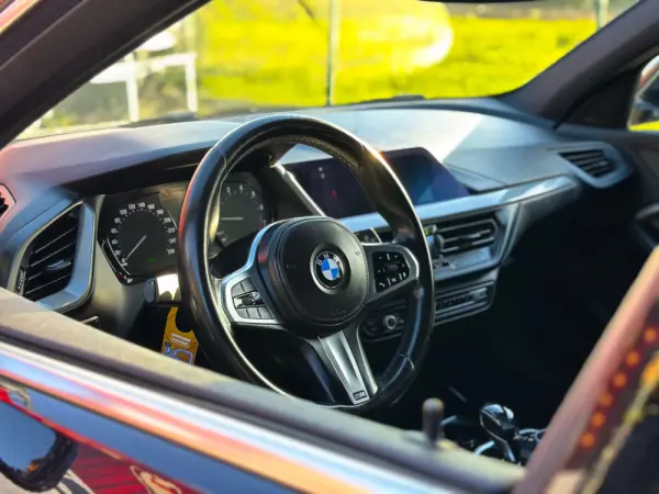 BMW 118 i Pack Desportivo M Auto 2