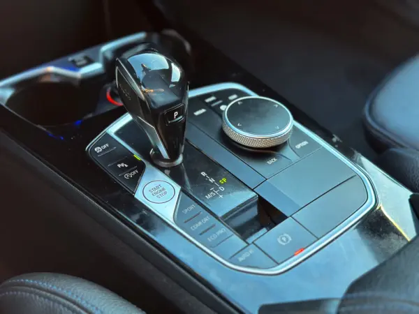 BMW 118 i Pack Desportivo M Auto 3