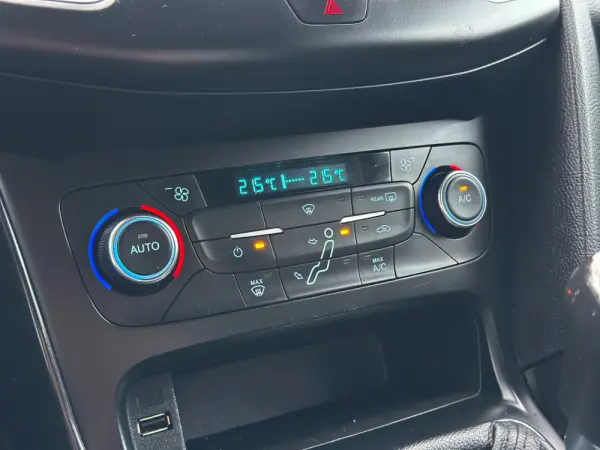 Ford Focus 1.0 EcoBoost Active 23