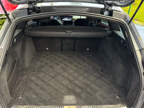 Mercedes-Benz E 220 d AMG Line 13