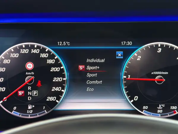 Mercedes-Benz E 220 d AMG Line 22