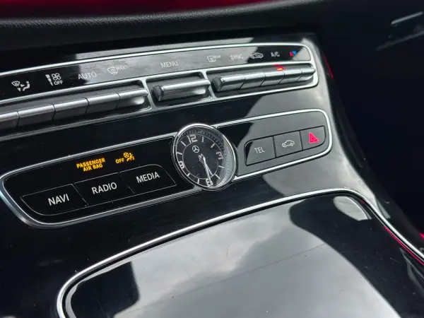 Mercedes-Benz E 220 d AMG Line 28