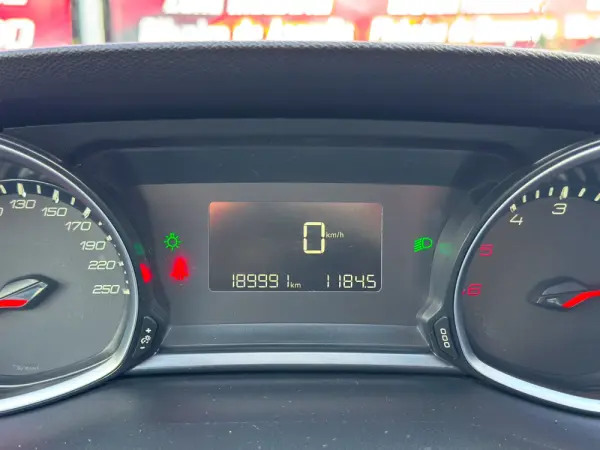 Peugeot 308 1.6 BlueHDi Access 14