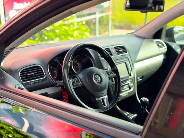 Volkswagen Golf 1.6 TDi Confortline 2