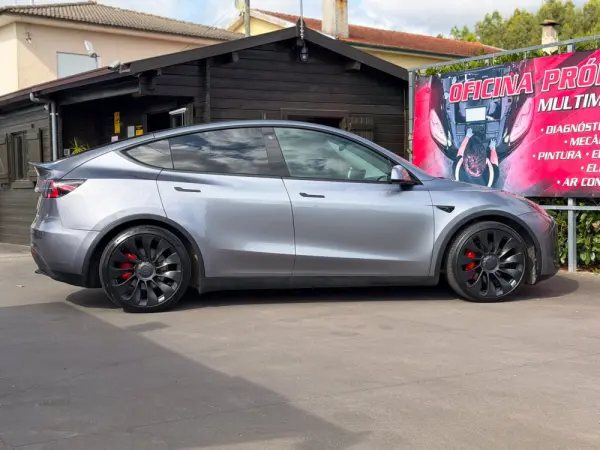 Tesla Model Y Performance Tração Integral 11