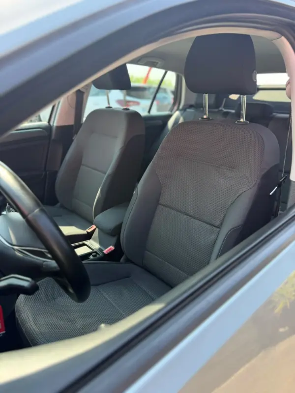 Volkswagen Golf 1.6 TDi Trendline BlueMotion 13