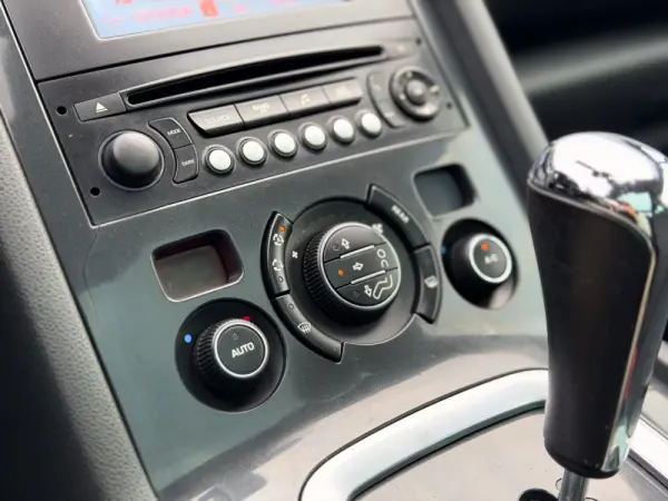 Peugeot 5008 1.6 E-HDi Active 2-Tronic 23