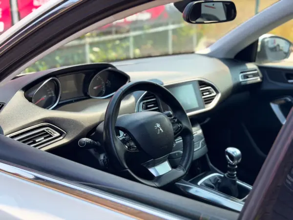 Peugeot 308 1.6 e-HDi Active J17 2