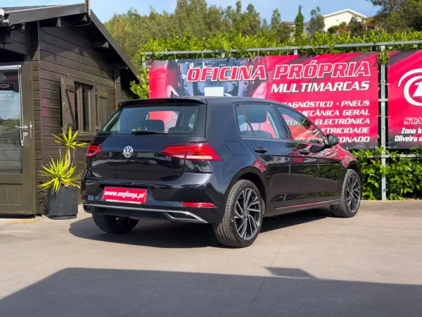 Volkswagen Golf 1.6 TDI Confortline 8