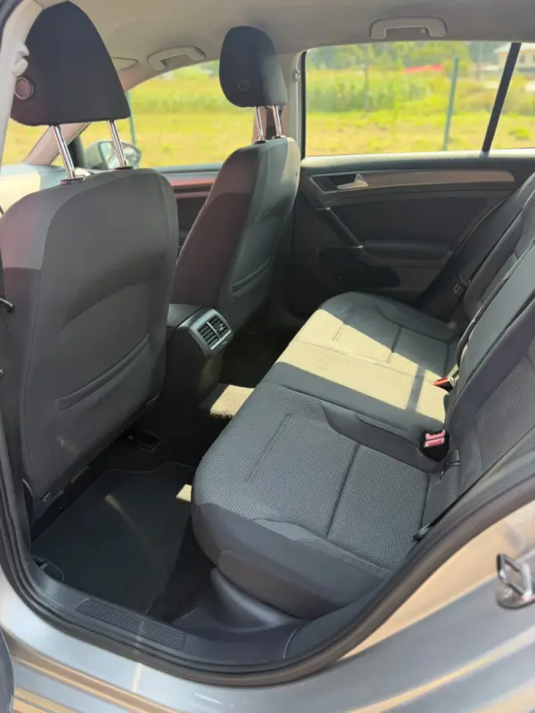 Volkswagen Golf 1.6 TDi Trendline BlueMotion 12