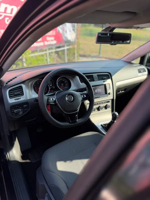 Volkswagen Golf 1.6 TDi R-Line 2