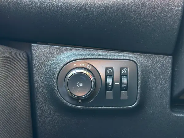 Opel Corsa 1.2 Enjoy 16