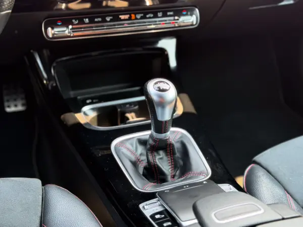 Mercedes-Benz A 180 d AMG Line 3