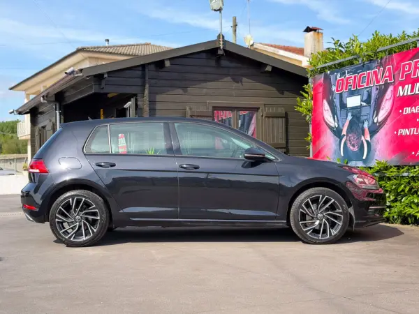 Volkswagen Golf 1.6 TDI Confortline 9