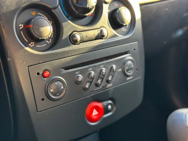 Renault Clio 1.2 16V Confort 17