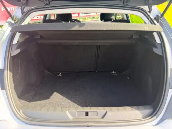 Peugeot 308 1.6 e-HDi Active J17 12