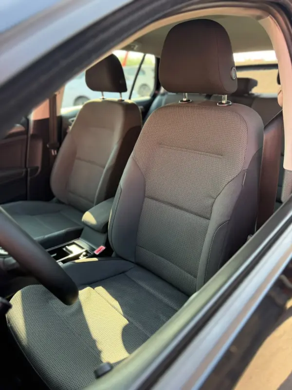 Volkswagen Golf 1.6 TDi R-Line 5