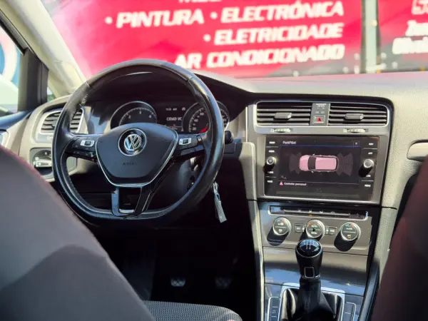 Volkswagen Golf 1.6 TDI Confortline 16
