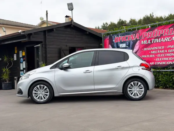 Peugeot 208 1.6 BlueHDi Style 6