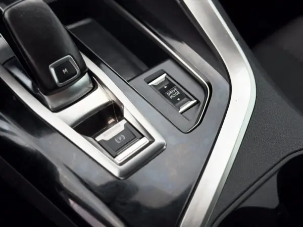 Peugeot 3008 BlueHDi 130 Stop & Start EAT8 Active Pack 25