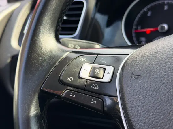 Volkswagen Golf 1.6 TDI BlueMotion Allstar 22