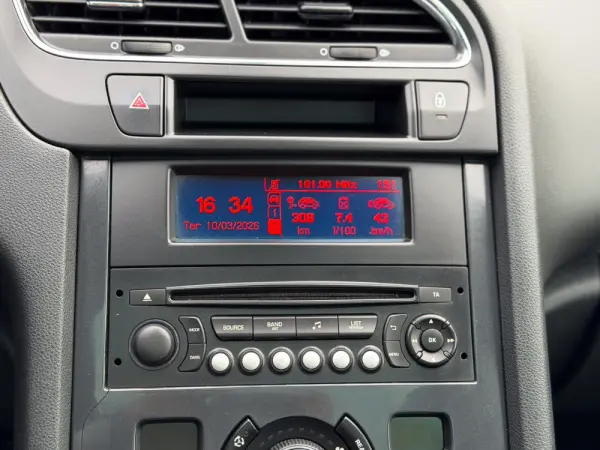 Peugeot 5008 1.6 E-HDi Active 2-Tronic 22