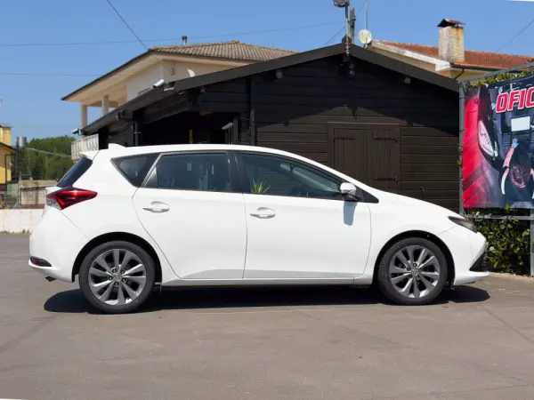 Toyota Auris 1.4 D-4D ACtive 9