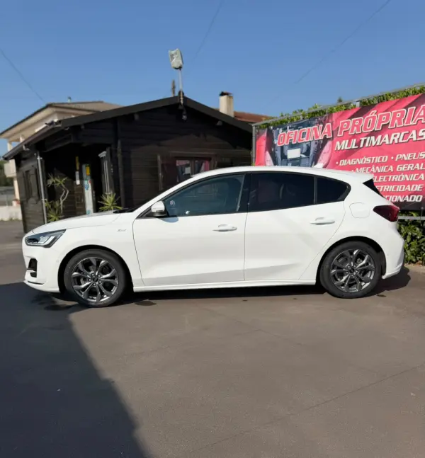 Ford Focus 1.0 EcoBoost MHEV ST-Line 11