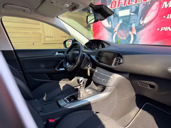 Peugeot 308 SW 1.5 BlueHDi Active J17 15