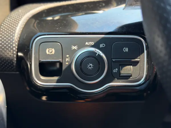 Mercedes-Benz A 180 d AMG Line 19
