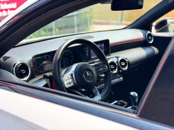 Mercedes-Benz A 180 d AMG Line 2