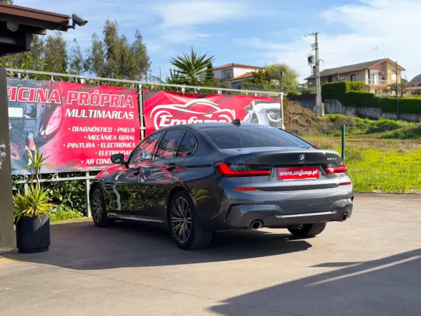 BMW 320 d Pack Desportivo M Auto 7